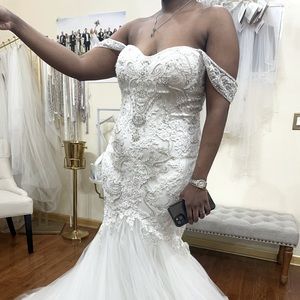 White Wedding dress! Beautiful, sz 12, never worn. Reasonable offers considered